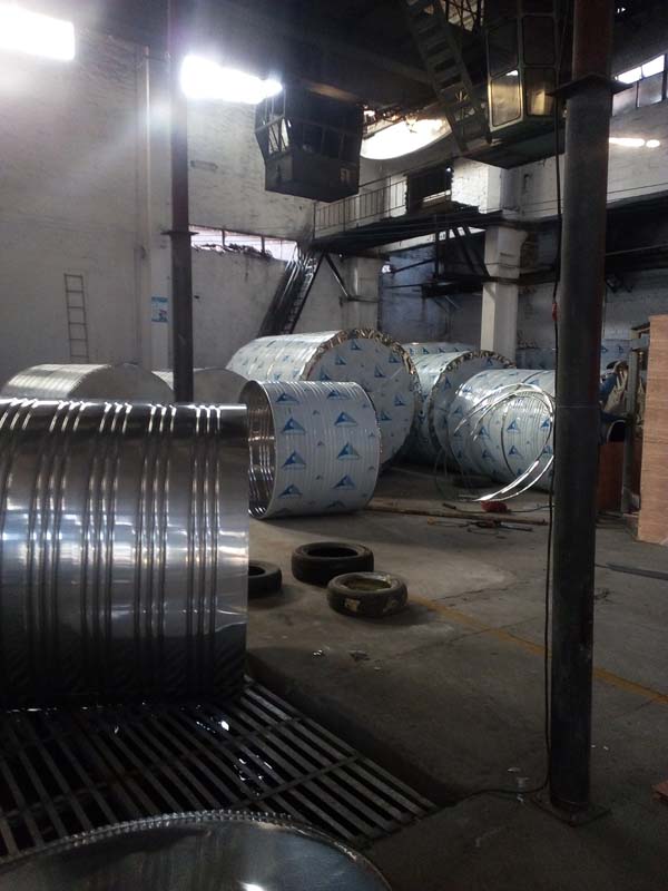 不銹鋼水箱生產(chǎn)現(xiàn)場(chǎng)