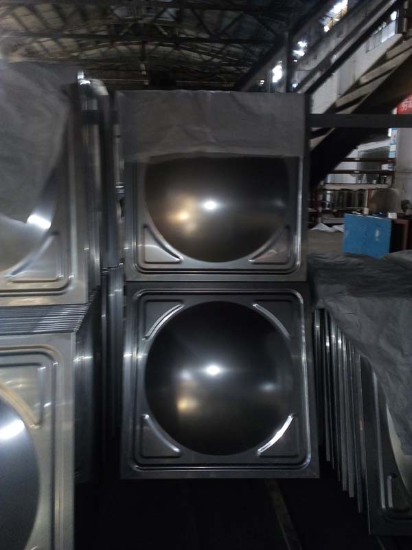 不銹鋼水箱生產(chǎn)現(xiàn)場(chǎng)