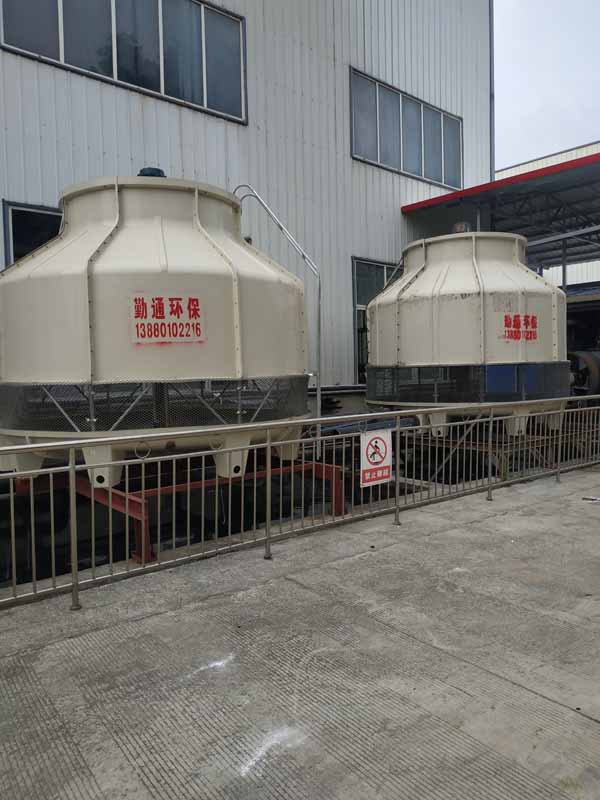 四川綿陽(yáng)鹽亭GL-200T冷卻塔安裝現(xiàn)場(chǎng)，使用單位，四川中宇橡塑科技有限公司