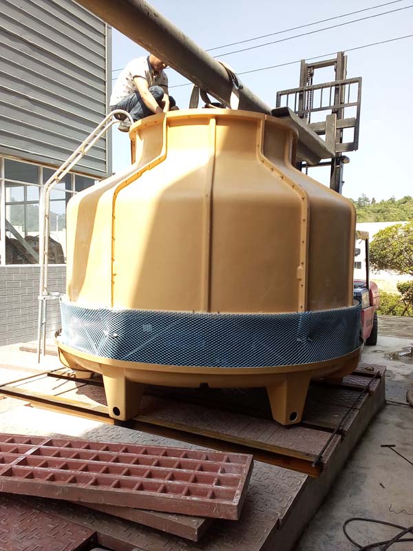 貴陽125T冷卻塔現(xiàn)場安裝圖