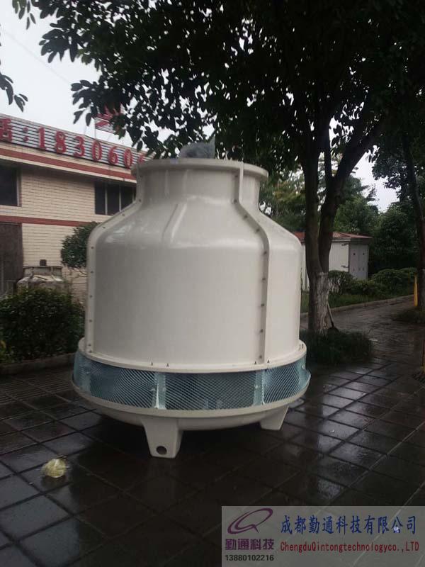 重慶50T圓形逆流冷卻塔施工現(xiàn)場