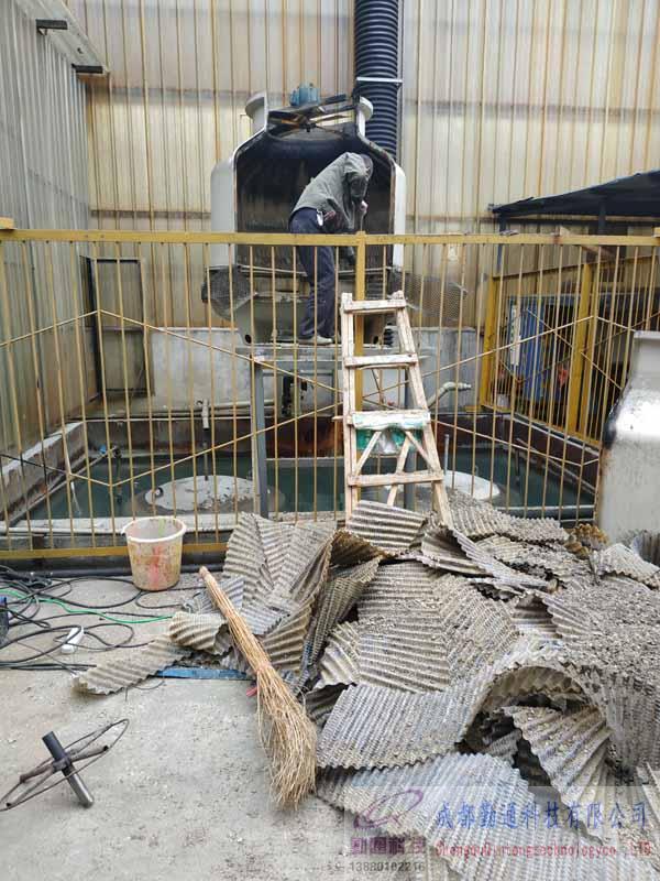 成都雙流冷卻塔填料更換現(xiàn)場