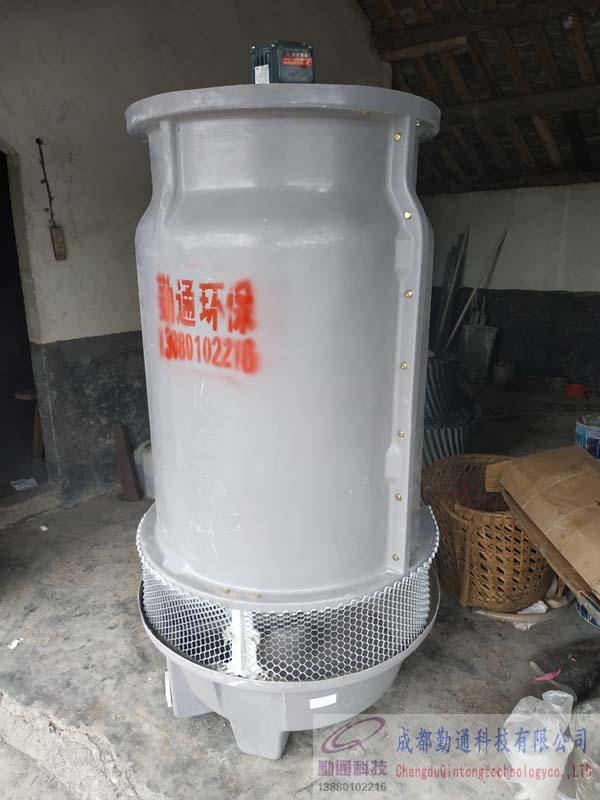 宜賓10T冷卻塔備貨現(xiàn)場,圓形逆流式玻璃鋼冷卻塔