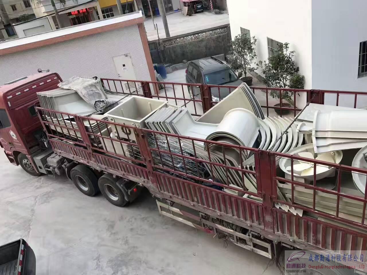 冷卻塔外殼生產(chǎn)現(xiàn)場(chǎng)