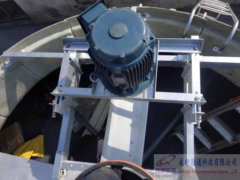 500T冷卻塔安裝現(xiàn)場