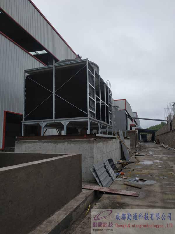 貴州六盤水350L-150L方形橫流塔安裝現(xiàn)場(chǎng)