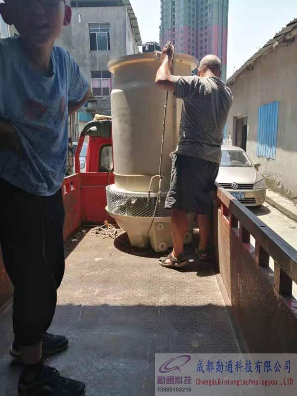 雅安液壓打包機冷卻水循環(huán)10T冷卻塔物流發(fā)貨