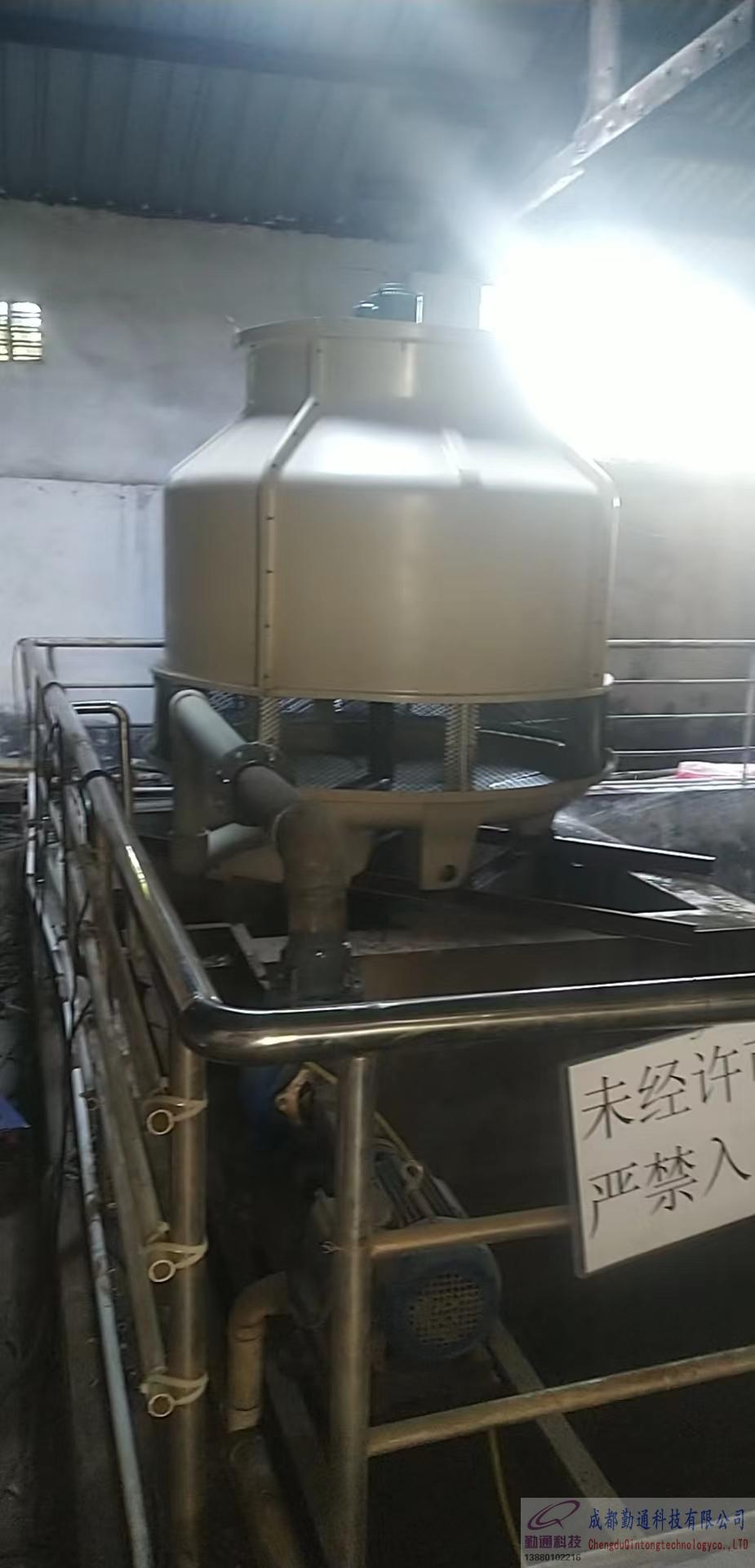 四川成都武侯區(qū)60T冷卻塔舊塔撤除更換新塔安裝現(xiàn)場(chǎng)