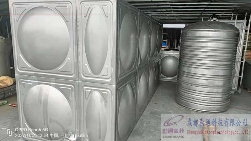 成都崇州12立方不銹鋼水箱工程焊接現(xiàn)場(chǎng)