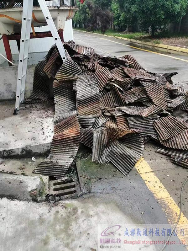 邛崍圓塔斜波填料更換現(xiàn)場