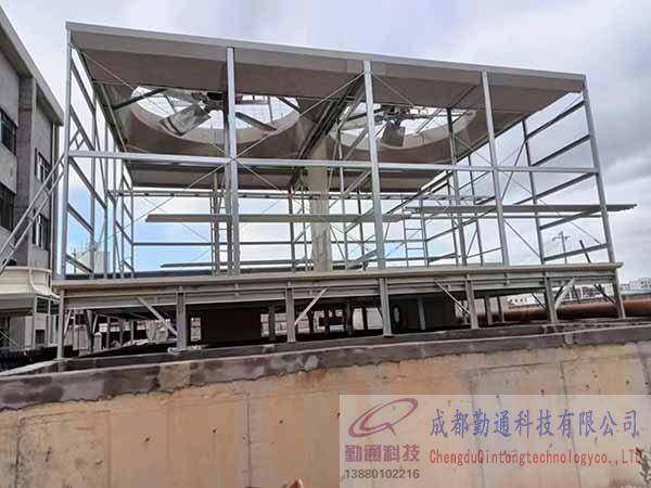 成都方形橫流冷卻塔安裝現(xiàn)場(chǎng)